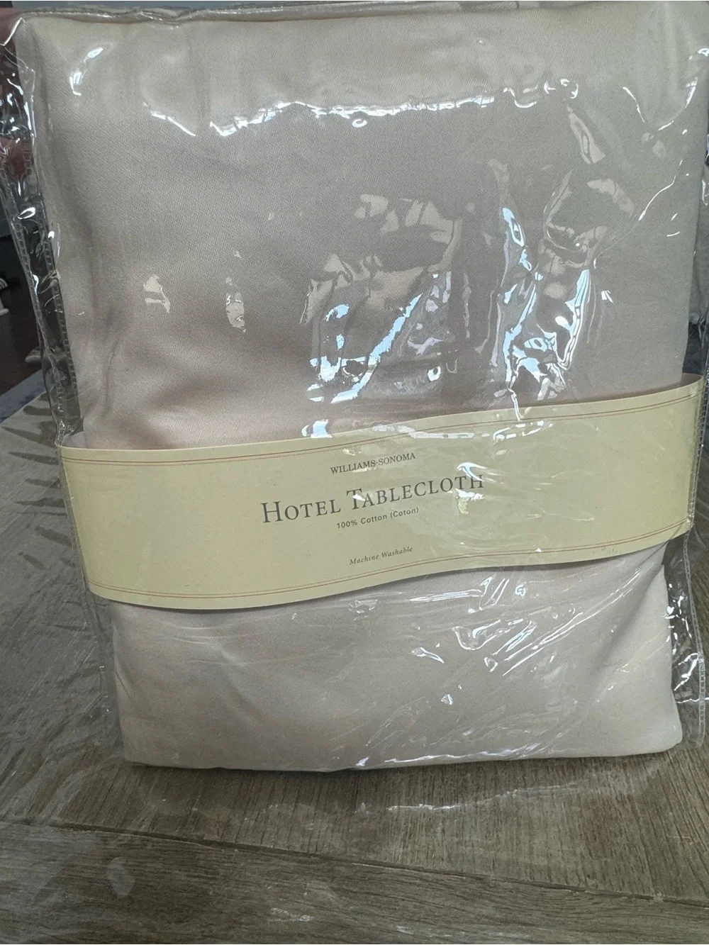 Williams-Sonoma Hotel round Tablecloth NEW